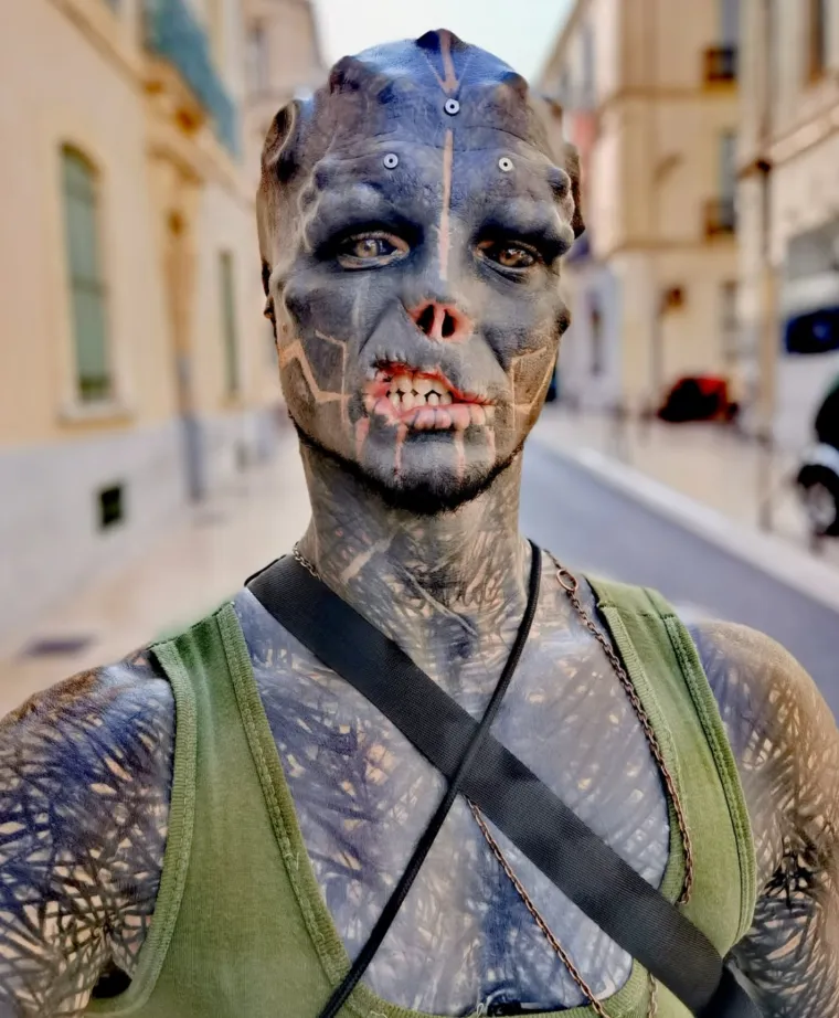 Bio je ba&scaron; zgodan mu&scaron;karac, a onda je od sebe napravio izvanzemaljca: Evo kako danas izgleda