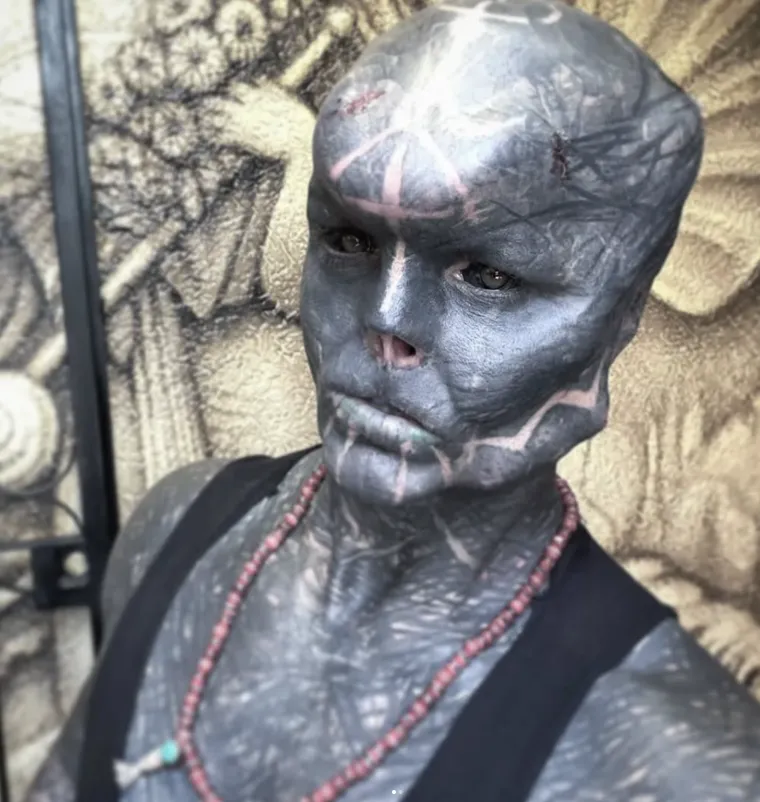 Bio je ba&scaron; zgodan mu&scaron;karac, a onda je od sebe napravio izvanzemaljca: Evo kako danas izgleda