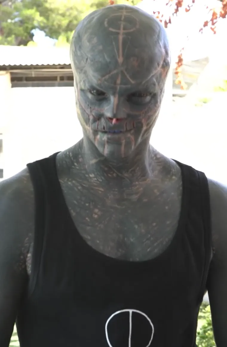 Bio je ba&scaron; zgodan mu&scaron;karac, a onda je od sebe napravio izvanzemaljca: Evo kako danas izgleda