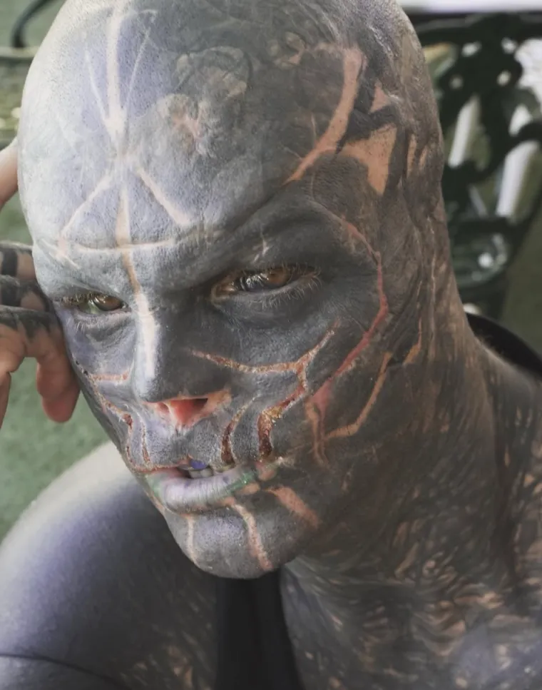 Bio je ba&scaron; zgodan mu&scaron;karac, a onda je od sebe napravio izvanzemaljca: Evo kako danas izgleda