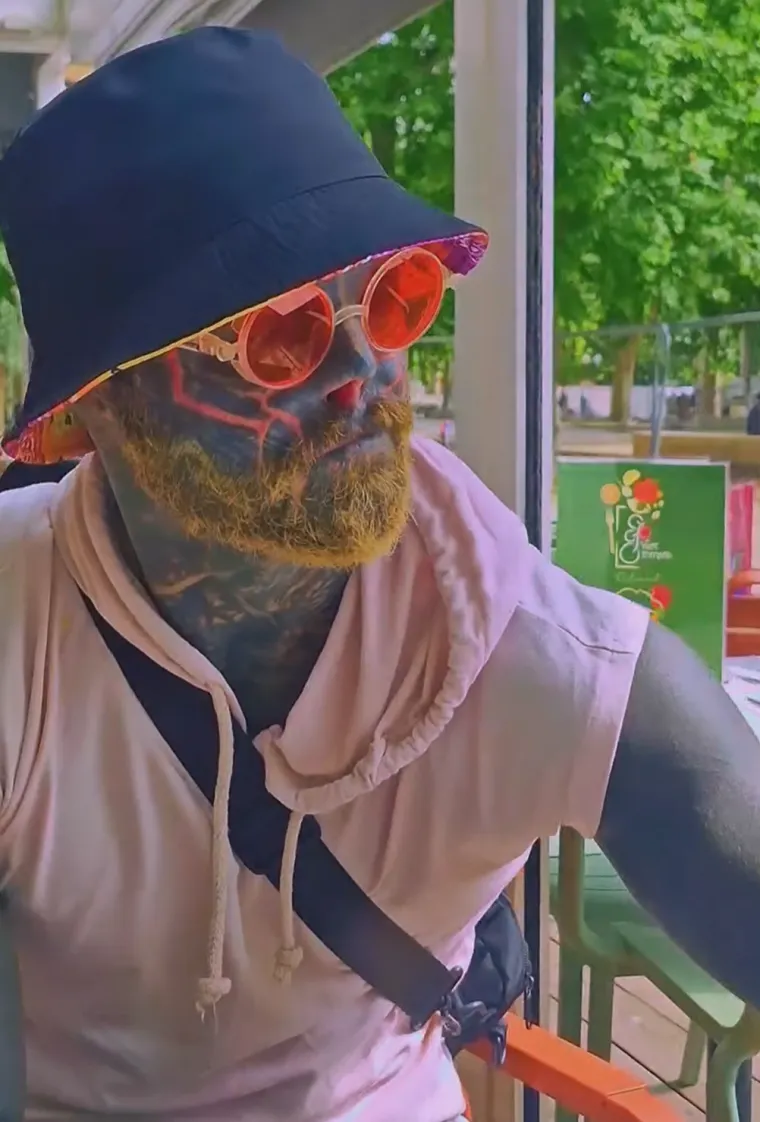 Bio je ba&scaron; zgodan mu&scaron;karac, a onda je od sebe napravio izvanzemaljca: Evo kako danas izgleda