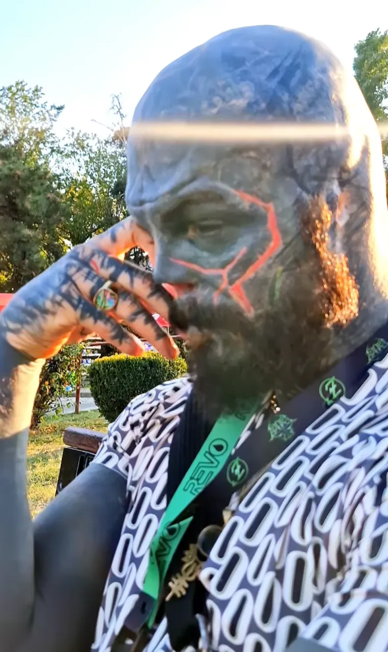 Bio je ba&scaron; zgodan mu&scaron;karac, a onda je od sebe napravio izvanzemaljca: Evo kako danas izgleda