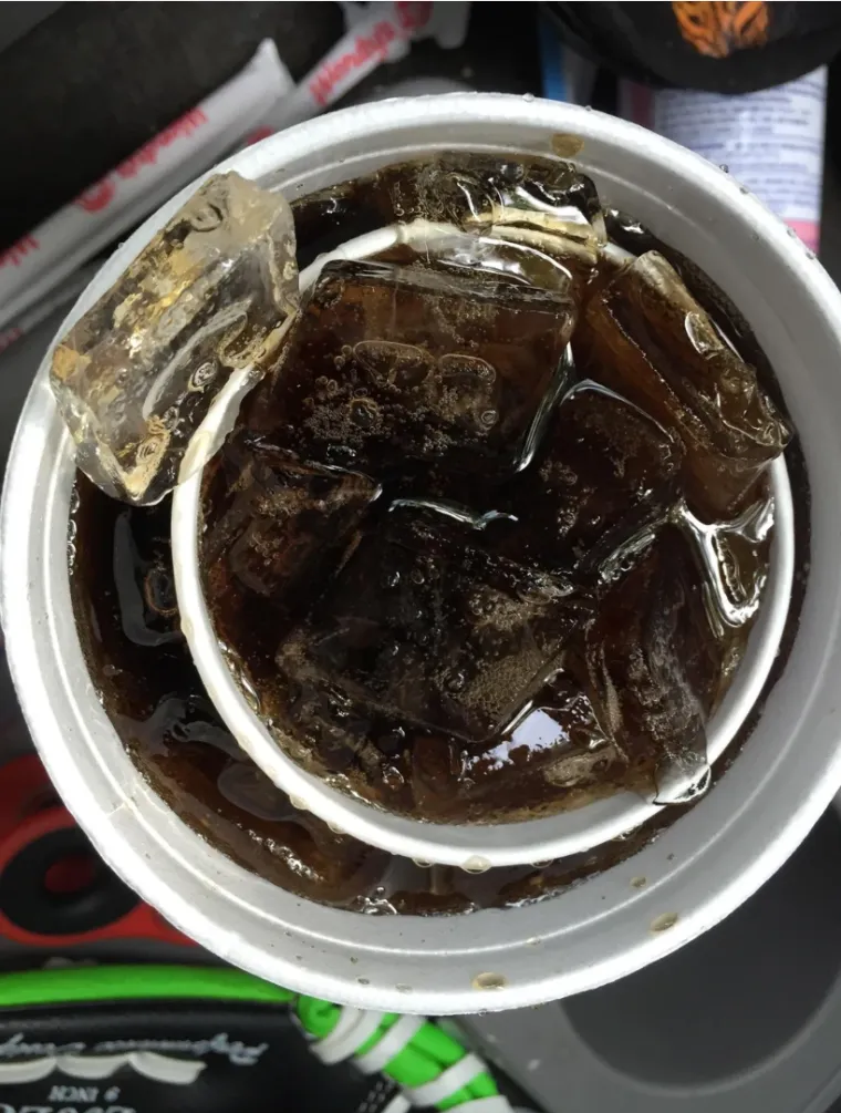 Konobari su doslovno shvatili narudžbu i donijeli čisti urnebes: Gosti nisu mogli vjerovati &scaron;to vide