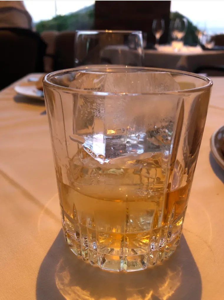 Konobari su doslovno shvatili narudžbu i donijeli čisti urnebes: Gosti nisu mogli vjerovati &scaron;to vide