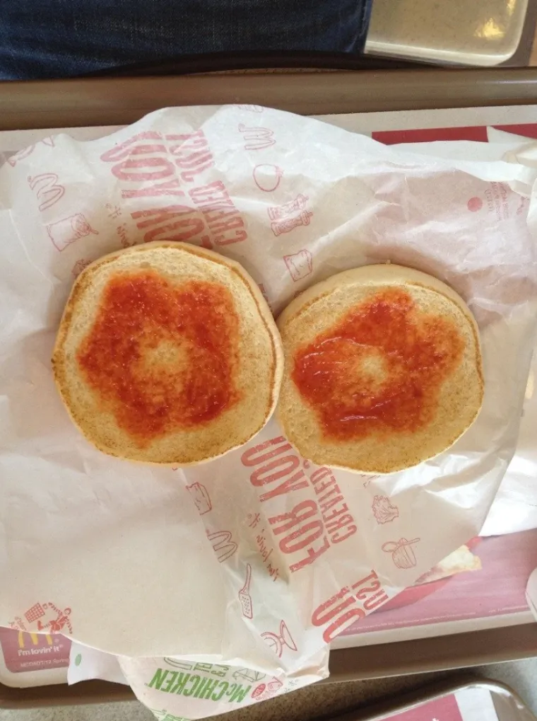 Konobari su doslovno shvatili narudžbu i donijeli čisti urnebes: Gosti nisu mogli vjerovati &scaron;to vide