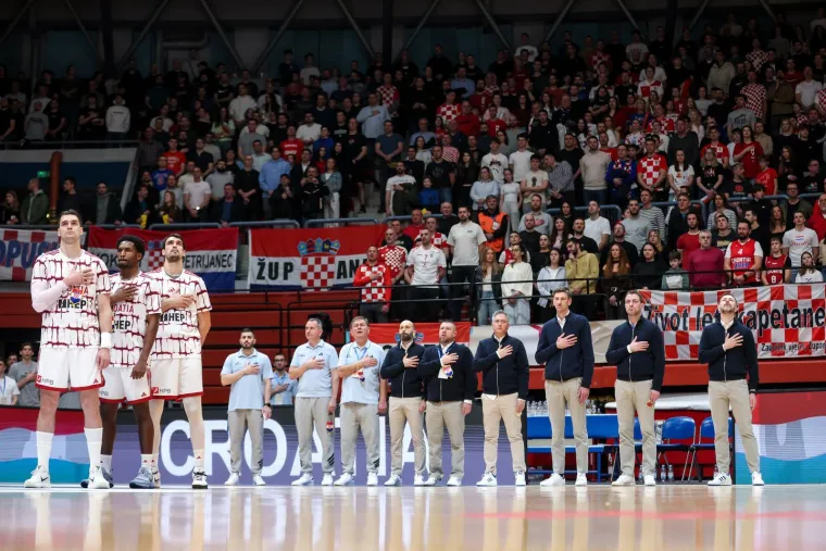 Kakva svita u Draženovu domu: Stigao i premijer Plenković, a pogledajte s kim u dru&scaron;tvu prati utakmicu