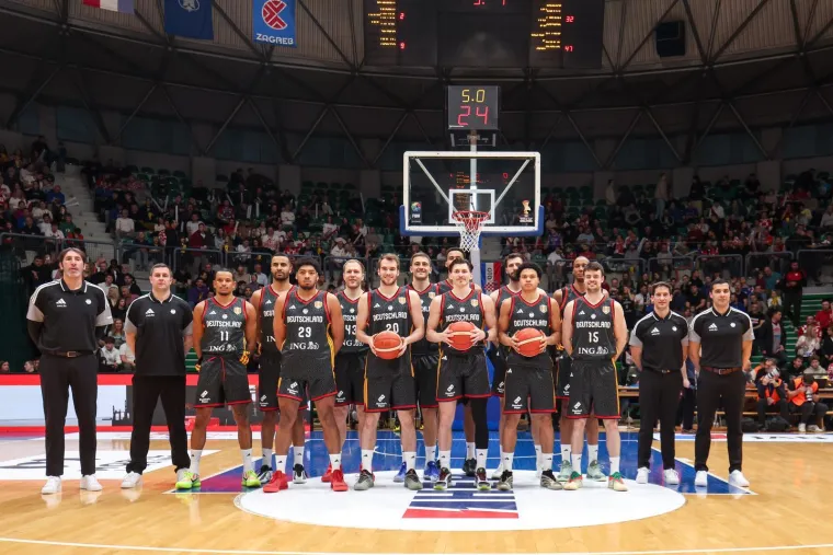 Kakva svita u Draženovu domu: Stigao i premijer Plenković, a pogledajte s kim u dru&scaron;tvu prati utakmicu