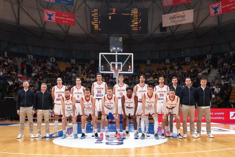 Kakva svita u Draženovu domu: Stigao i premijer Plenković, a pogledajte s kim u dru&scaron;tvu prati utakmicu