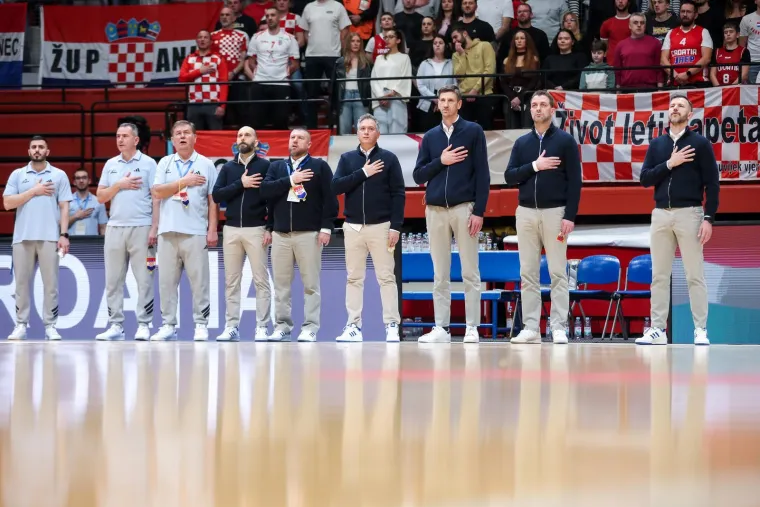 Kakva svita u Draženovu domu: Stigao i premijer Plenković, a pogledajte s kim u dru&scaron;tvu prati utakmicu