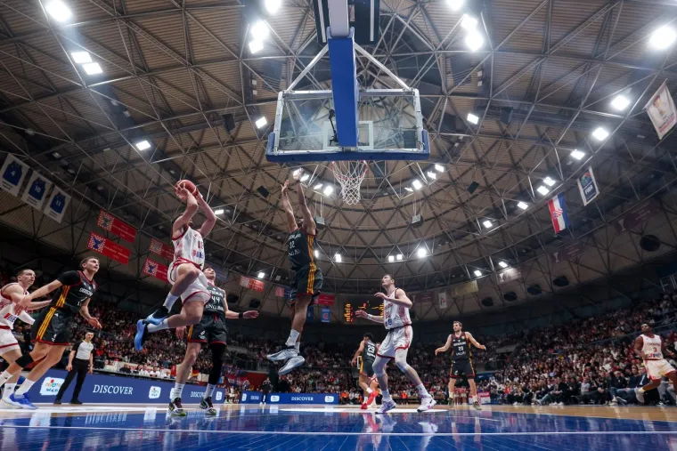 Kakva svita u Draženovu domu: Stigao i premijer Plenković, a pogledajte s kim u dru&scaron;tvu prati utakmicu
