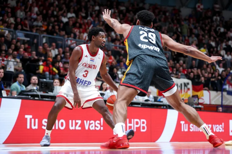 Kakva svita u Draženovu domu: Stigao i premijer Plenković, a pogledajte s kim u dru&scaron;tvu prati utakmicu