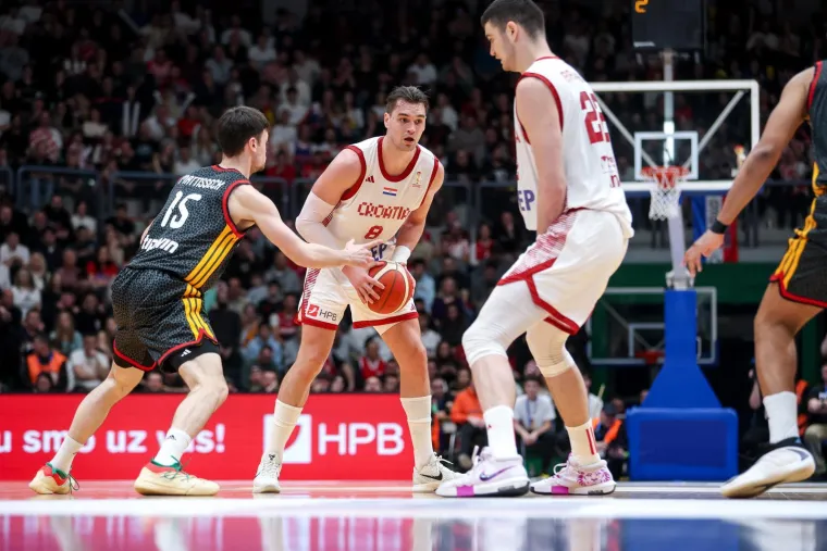 Kakva svita u Draženovu domu: Stigao i premijer Plenković, a pogledajte s kim u dru&scaron;tvu prati utakmicu