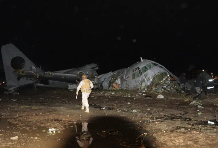 Zrakoplov pun novca sru&scaron;io se na prometnu aveniju: Nastao kaos kad su mje&scaron;tani vidjeli &scaron;to se rasulo