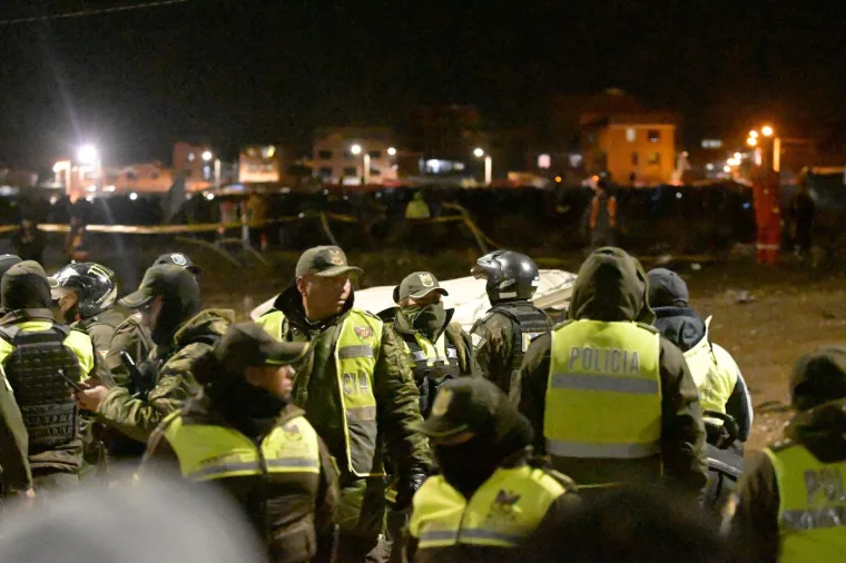 Zrakoplov pun novca sru&scaron;io se na prometnu aveniju: Nastao kaos kad su mje&scaron;tani vidjeli &scaron;to se rasulo