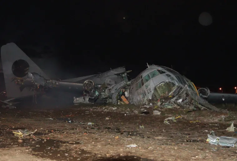 Zrakoplov pun novca sru&scaron;io se na prometnu aveniju: Nastao kaos kad su mje&scaron;tani vidjeli &scaron;to se rasulo