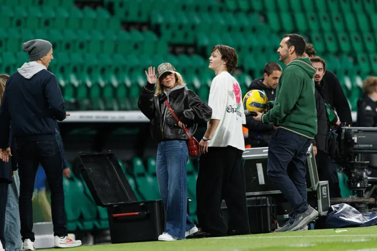 Atraktivna Sydney ukrala show u Lisabonu: Nakon utakmice potezima zapalila tribine