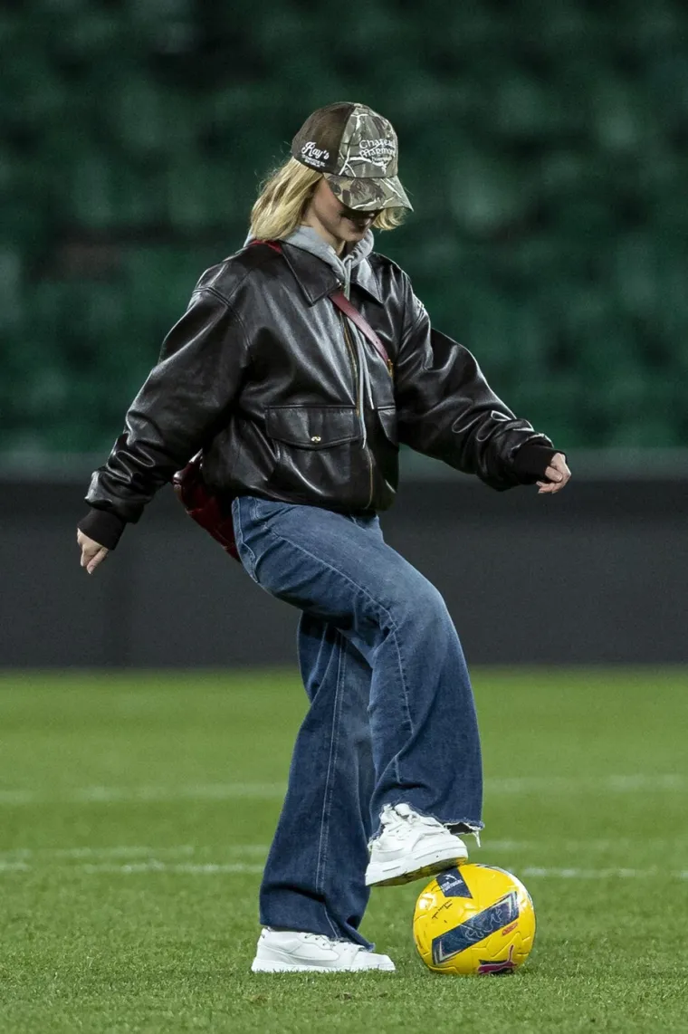 Atraktivna Sydney ukrala show u Lisabonu: Nakon utakmice potezima zapalila tribine