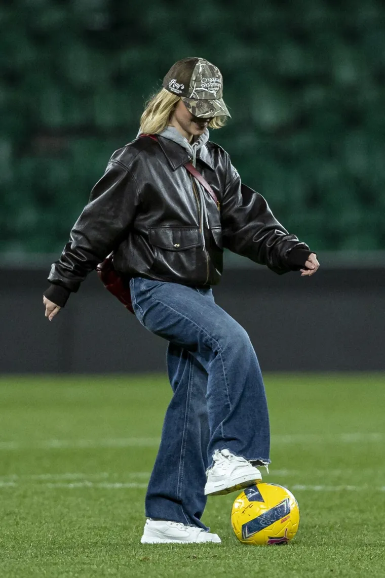 Atraktivna Sydney ukrala show u Lisabonu: Nakon utakmice potezima zapalila tribine