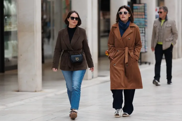 Dame u smeđim nijansama zasjenile su sve na &scaron;pici: Jedna je posebno istaknula noge