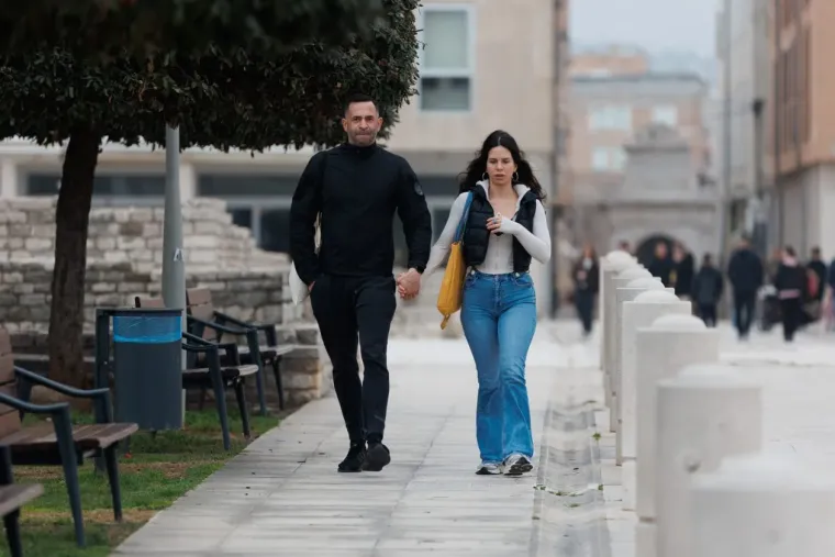 Dame u smeđim nijansama zasjenile su sve na &scaron;pici: Jedna je posebno istaknula noge