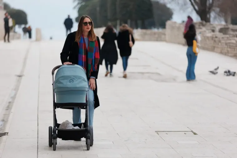 Dame u smeđim nijansama zasjenile su sve na &scaron;pici: Jedna je posebno istaknula noge
