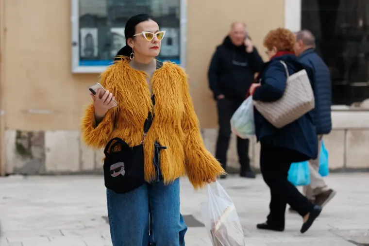 Dame u smeđim nijansama zasjenile su sve na &scaron;pici: Jedna je posebno istaknula noge