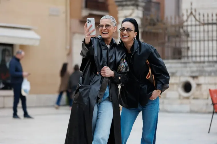 Dame u smeđim nijansama zasjenile su sve na &scaron;pici: Jedna je posebno istaknula noge