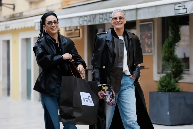 Dame u smeđim nijansama zasjenile su sve na &scaron;pici: Jedna je posebno istaknula noge