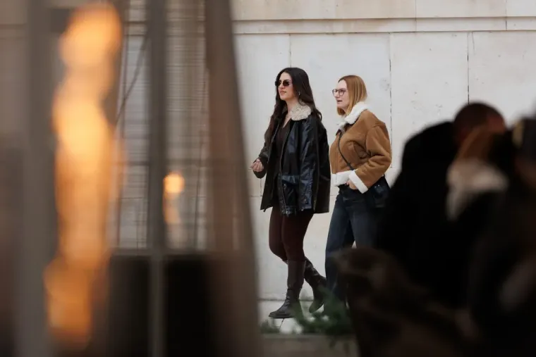 Dame u smeđim nijansama zasjenile su sve na &scaron;pici: Jedna je posebno istaknula noge