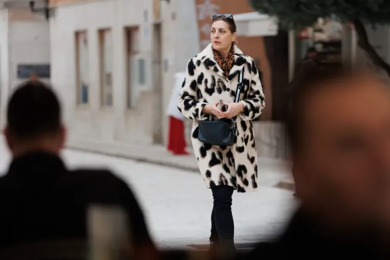 Dame u smeđim nijansama zasjenile su sve na &scaron;pici: Jedna je posebno istaknula noge