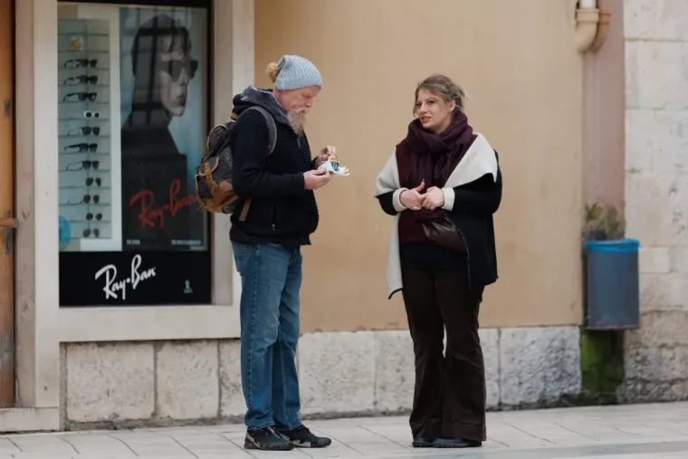 Dame u smeđim nijansama zasjenile su sve na &scaron;pici: Jedna je posebno istaknula noge