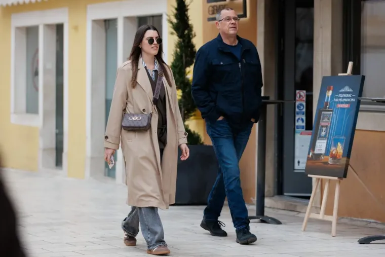 Dame u smeđim nijansama zasjenile su sve na &scaron;pici: Jedna je posebno istaknula noge