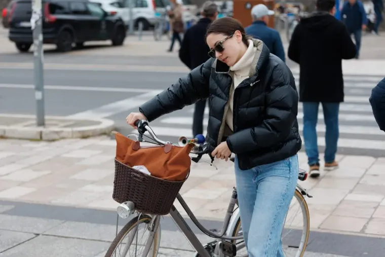 Dame u smeđim nijansama zasjenile su sve na &scaron;pici: Jedna je posebno istaknula noge