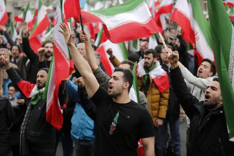 Eksplozije odjekuju gradom, ali građani ne ostaju u domovima: Evo &scaron;to su odlučili raditi