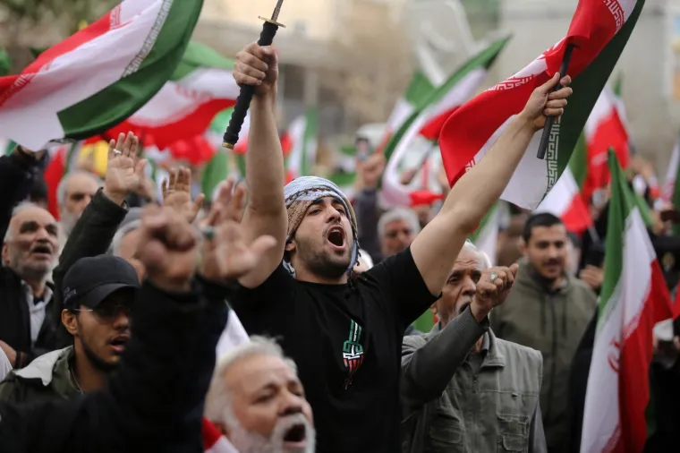 Eksplozije odjekuju gradom, ali građani ne ostaju u domovima: Evo &scaron;to su odlučili raditi