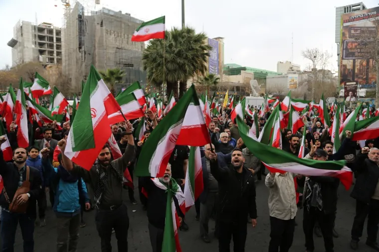 Eksplozije odjekuju gradom, ali građani ne ostaju u domovima: Evo &scaron;to su odlučili raditi