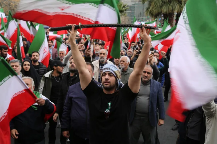 Eksplozije odjekuju gradom, ali građani ne ostaju u domovima: Evo &scaron;to su odlučili raditi