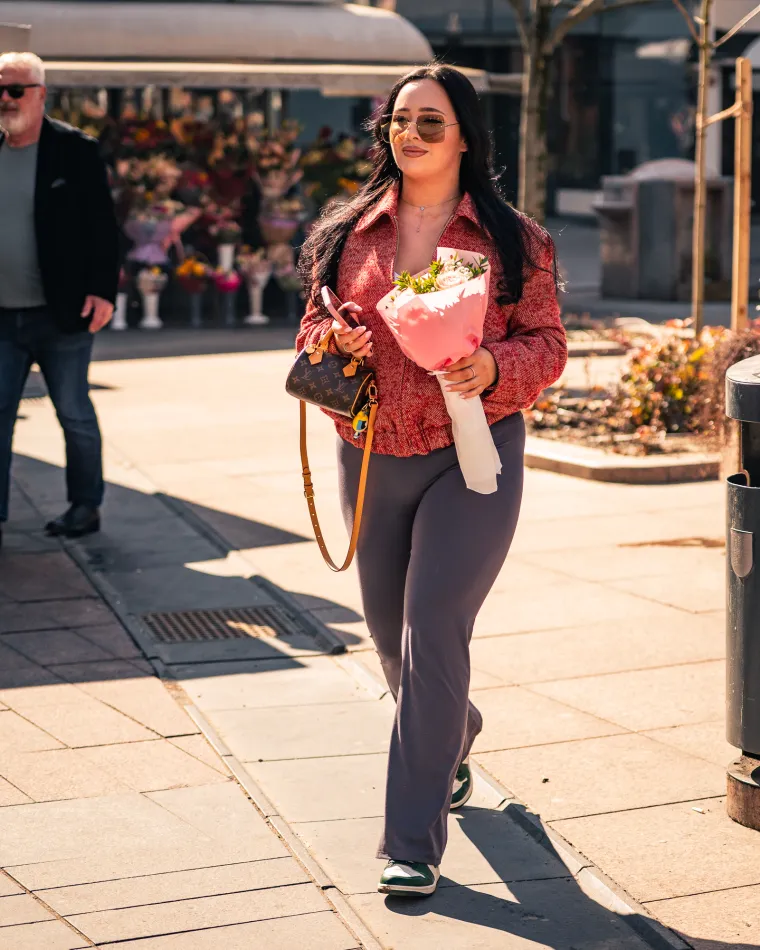 Ove dame su se posebno pripremile: Kombinacije s mrežastim najlonkama zasjenile prolaznike