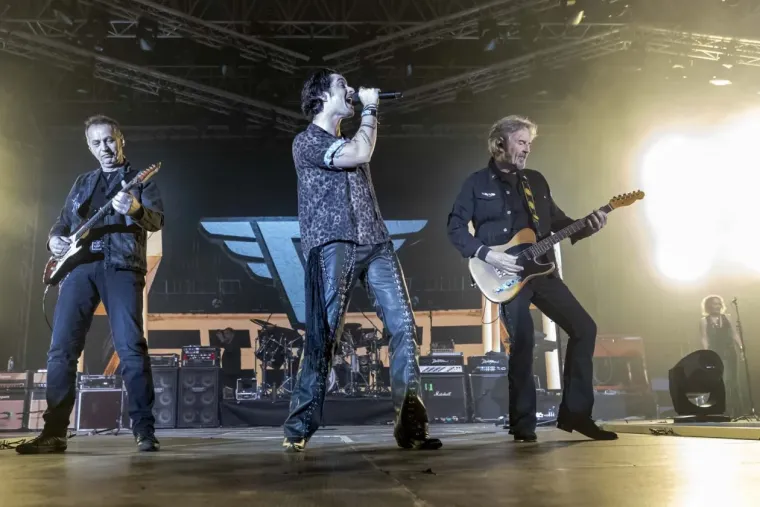 Ovako su se lege i legice pripremali za koncert Parnog valjka: Od minica do rokerskih izdanja