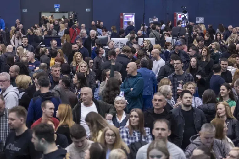 Ovako su se lege i legice pripremali za koncert Parnog valjka: Od minica do rokerskih izdanja