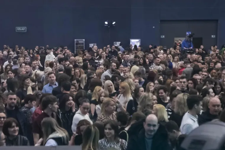 Ovako su se lege i legice pripremali za koncert Parnog valjka: Od minica do rokerskih izdanja