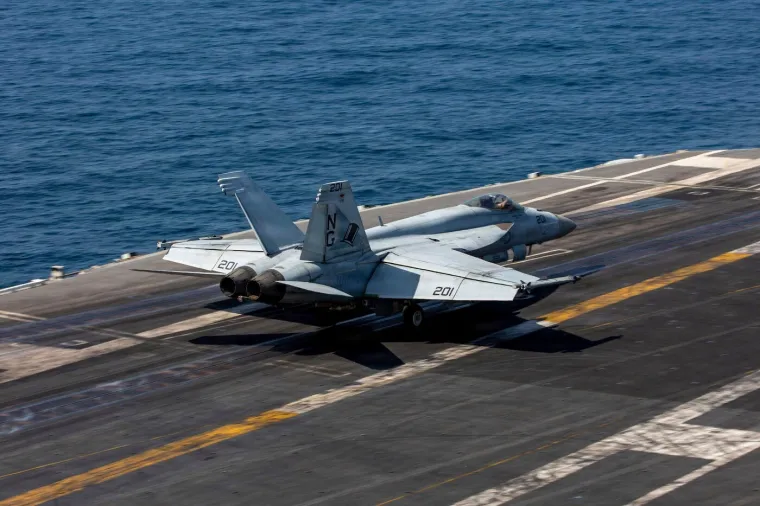 Iranci lansirali balističke rakete na ponos Trumpove mornarice? Stigao o&scaron;tar odgovor Amerike