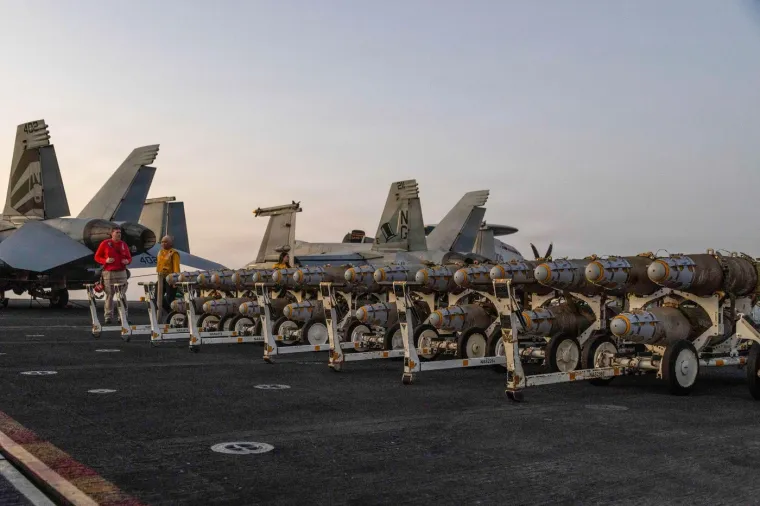 Iranci lansirali balističke rakete na ponos Trumpove mornarice? Stigao o&scaron;tar odgovor Amerike