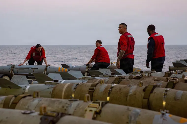 Iranci lansirali balističke rakete na ponos Trumpove mornarice? Stigao o&scaron;tar odgovor Amerike