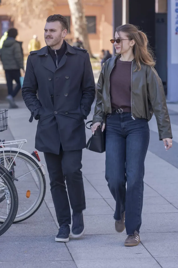 Ukrala svu pažnju u kratkoj haljini i čizmicama! Pogledajte tko je sve uživao na kavi ovu subotu