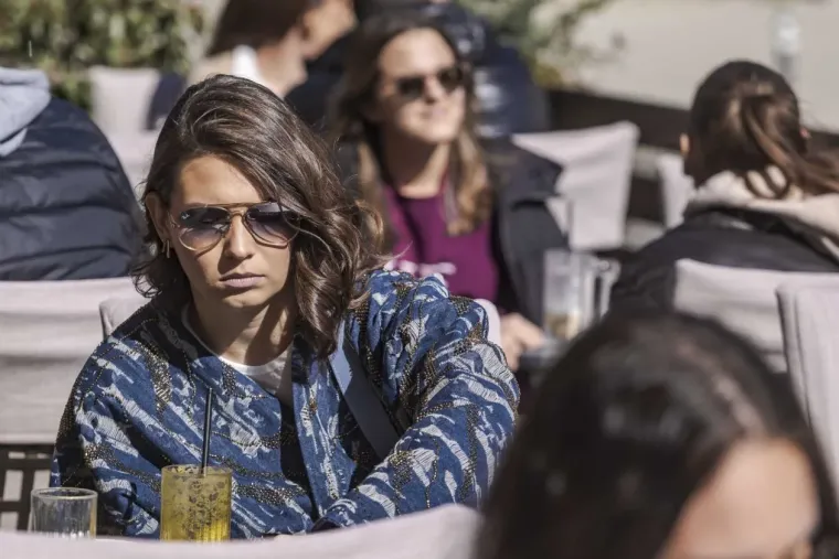 Ukrala svu pažnju u kratkoj haljini i čizmicama! Pogledajte tko je sve uživao na kavi ovu subotu