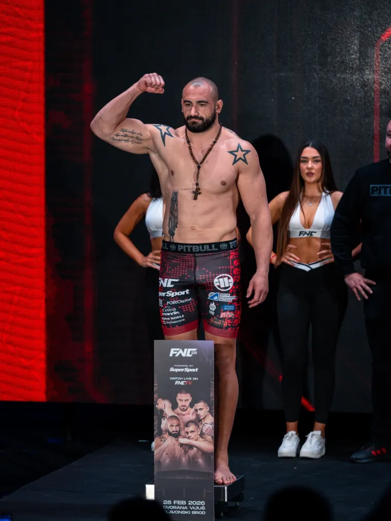 Ljepotice FNC-a u centru pažnje na spektaklu u Slavonskom Brodu: Mina i Anđela mamile uzdahe