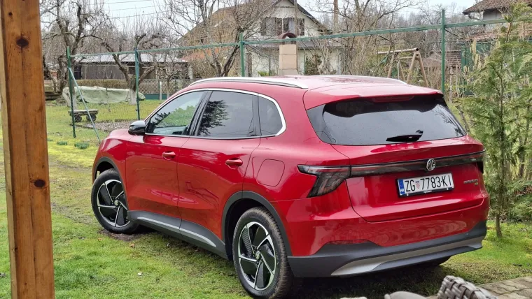 Novi SUV cilja na obitelj i brzo uđe pod kožu: A kad stisnete gas, ostali nijemo gledaju