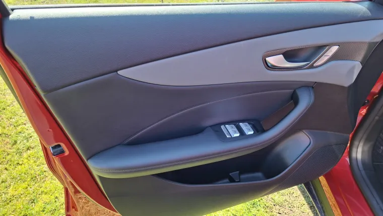 Novi SUV cilja na obitelj i brzo uđe pod kožu: A kad stisnete gas, ostali nijemo gledaju