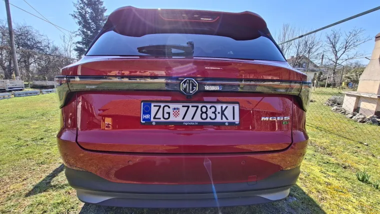 Novi SUV cilja na obitelj i brzo uđe pod kožu: A kad stisnete gas, ostali nijemo gledaju